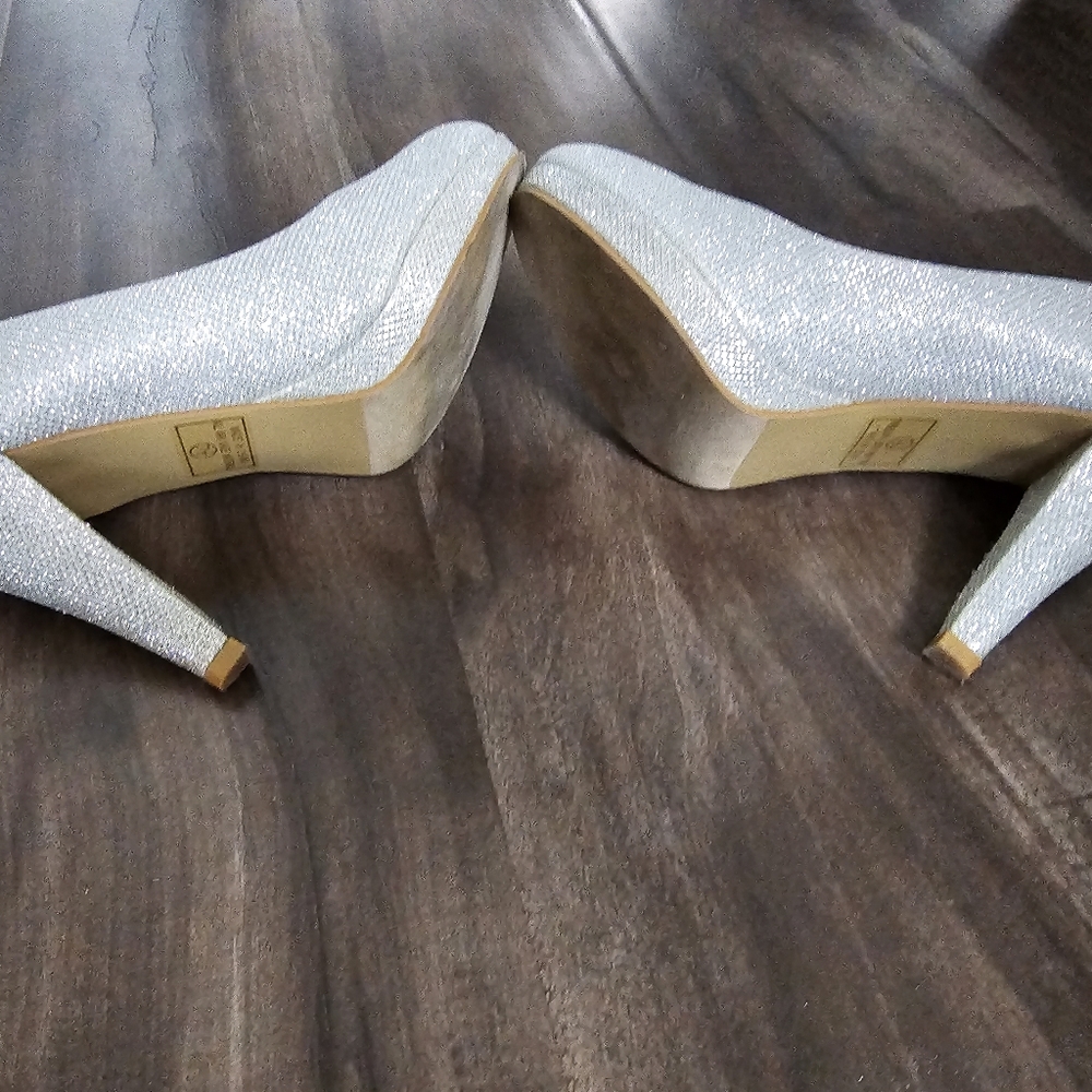 Shoes - Picture 4 of 8